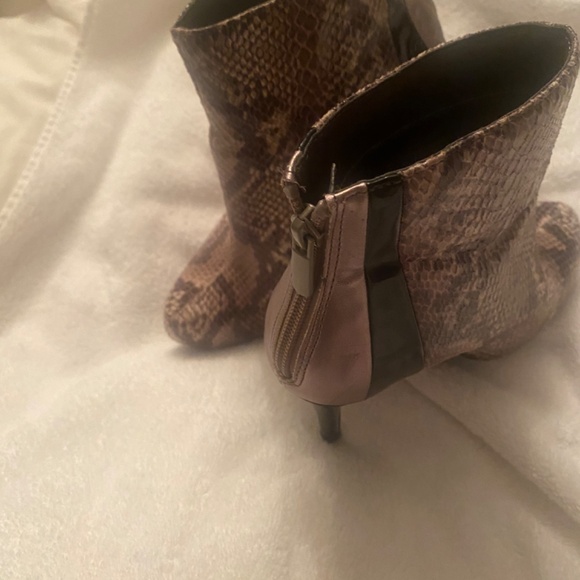 Impo platform snakeskin heeled boot size 6 - Picture 4 of 6